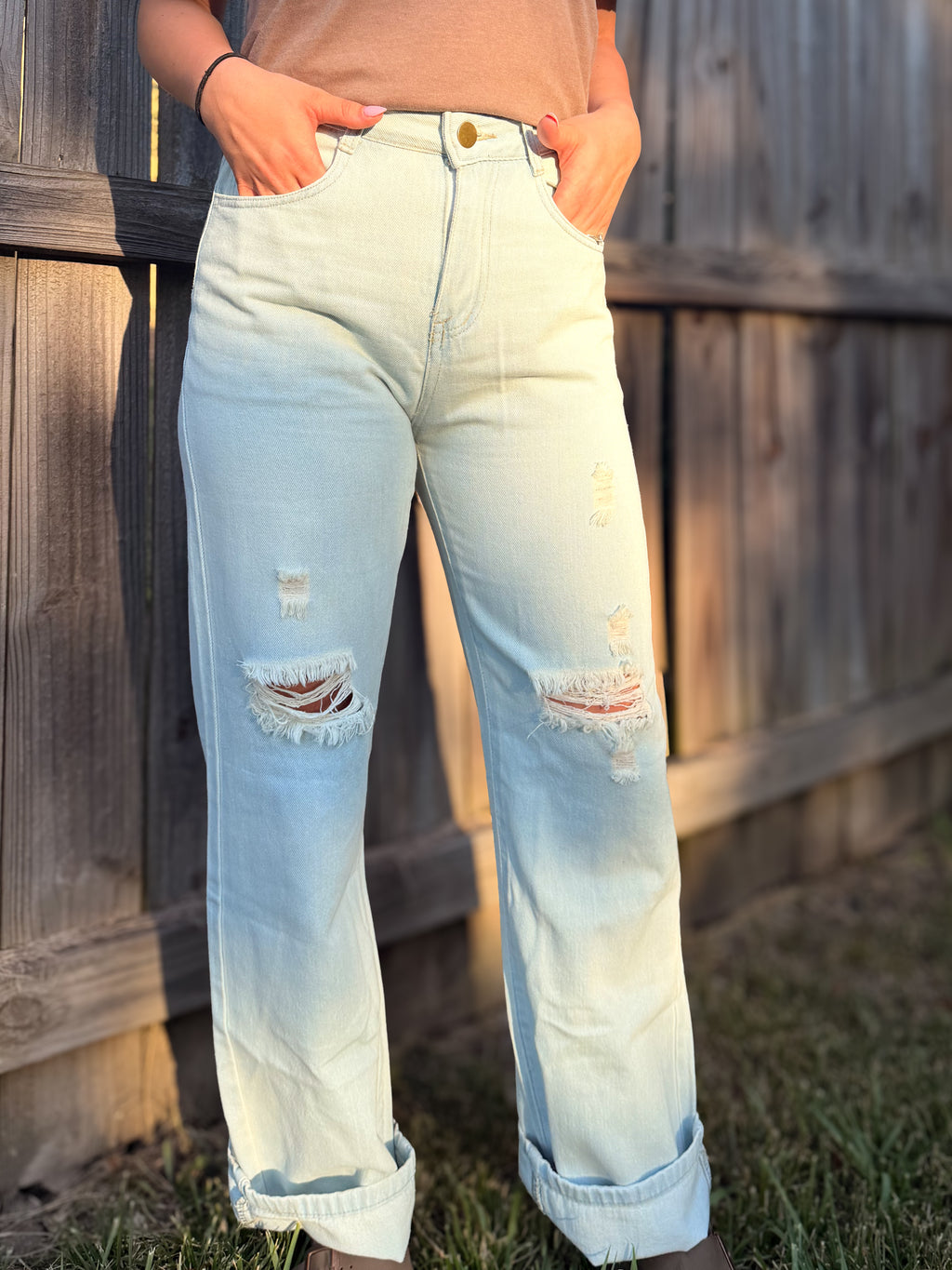 Casual white washed ripped jeans