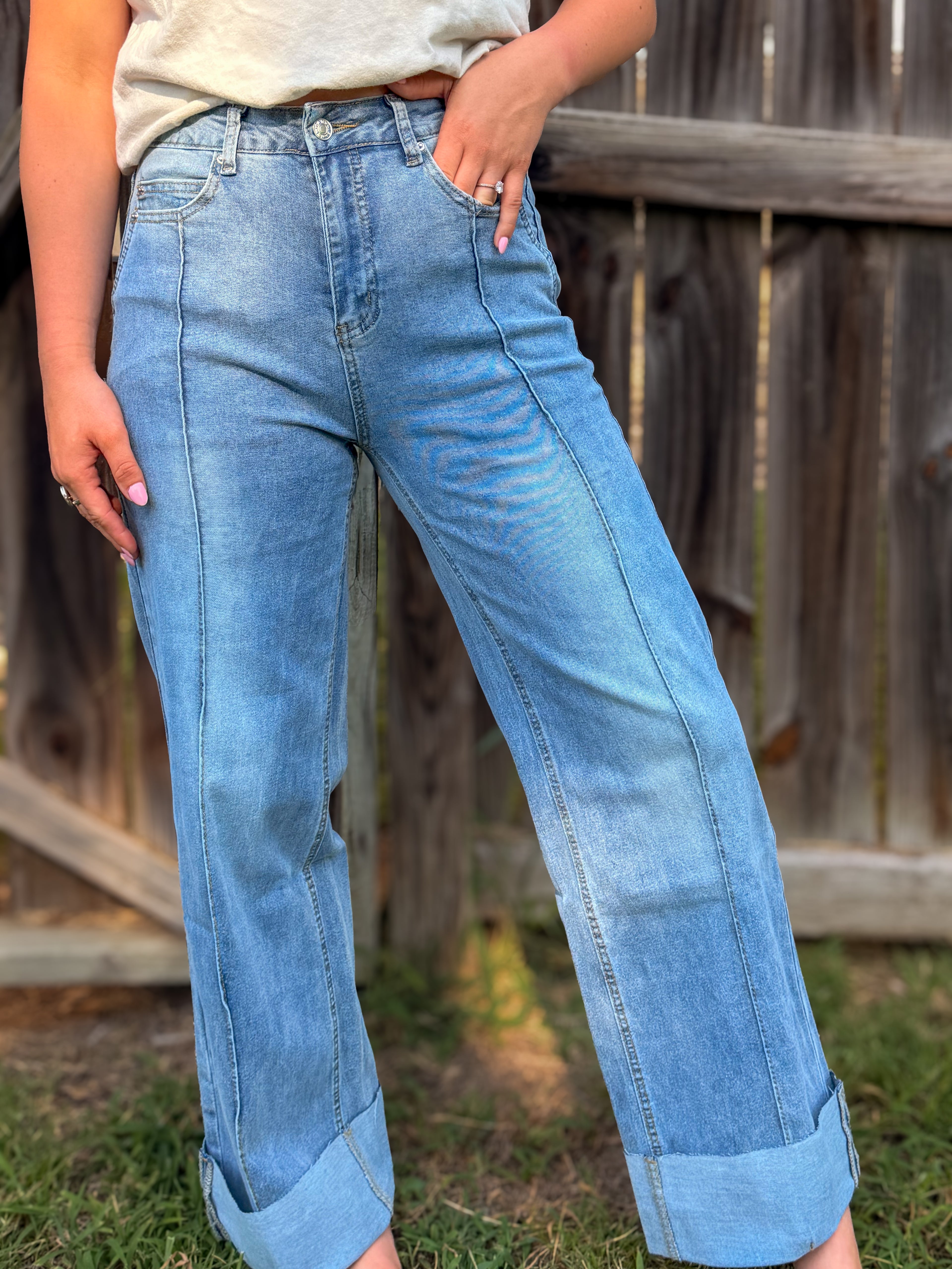 Women Retro Turn-Up Hem Wide-Leg Front Seam Jeans