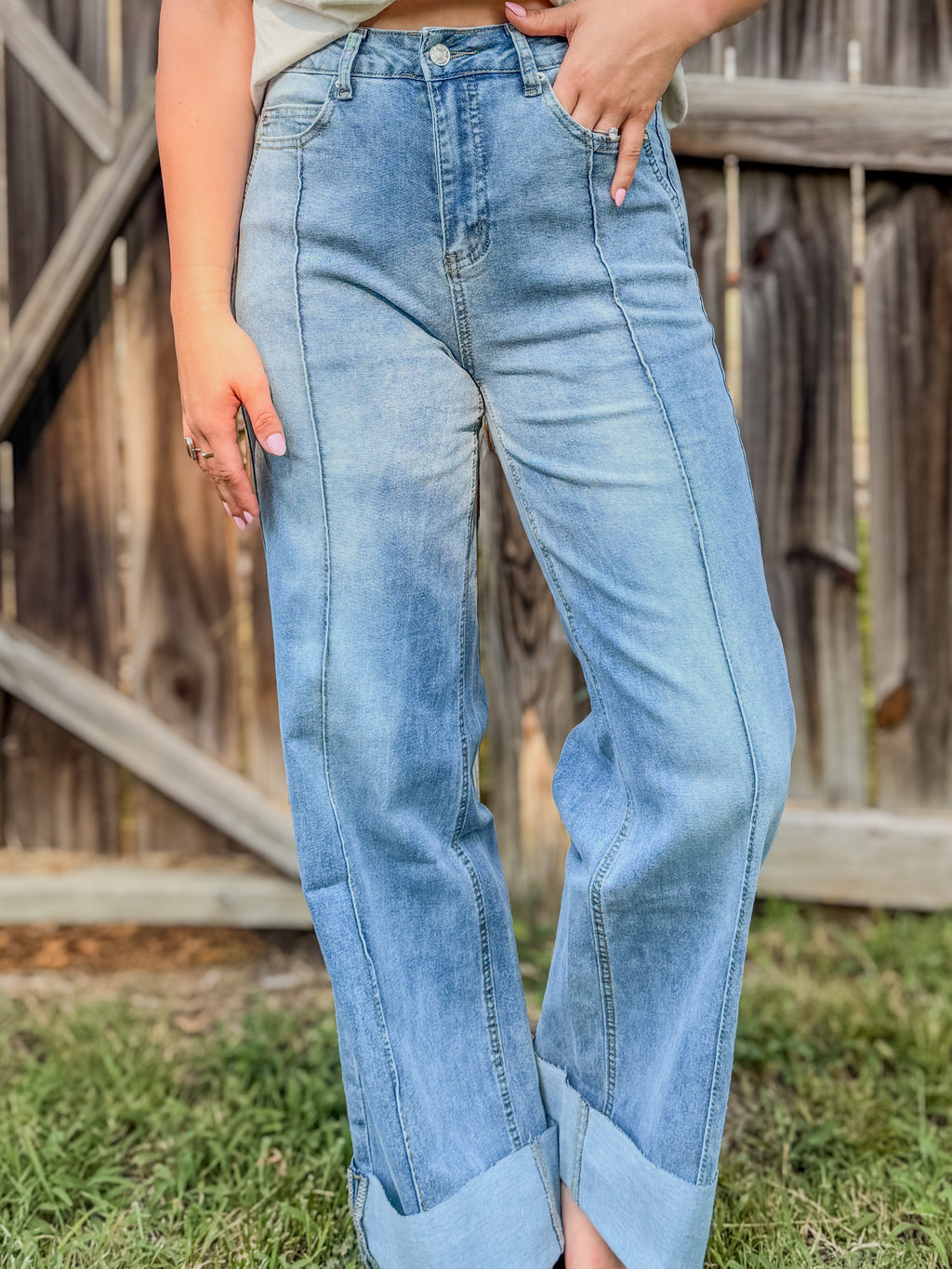 Women Retro Turn-Up Hem Wide-Leg Front Seam Jeans