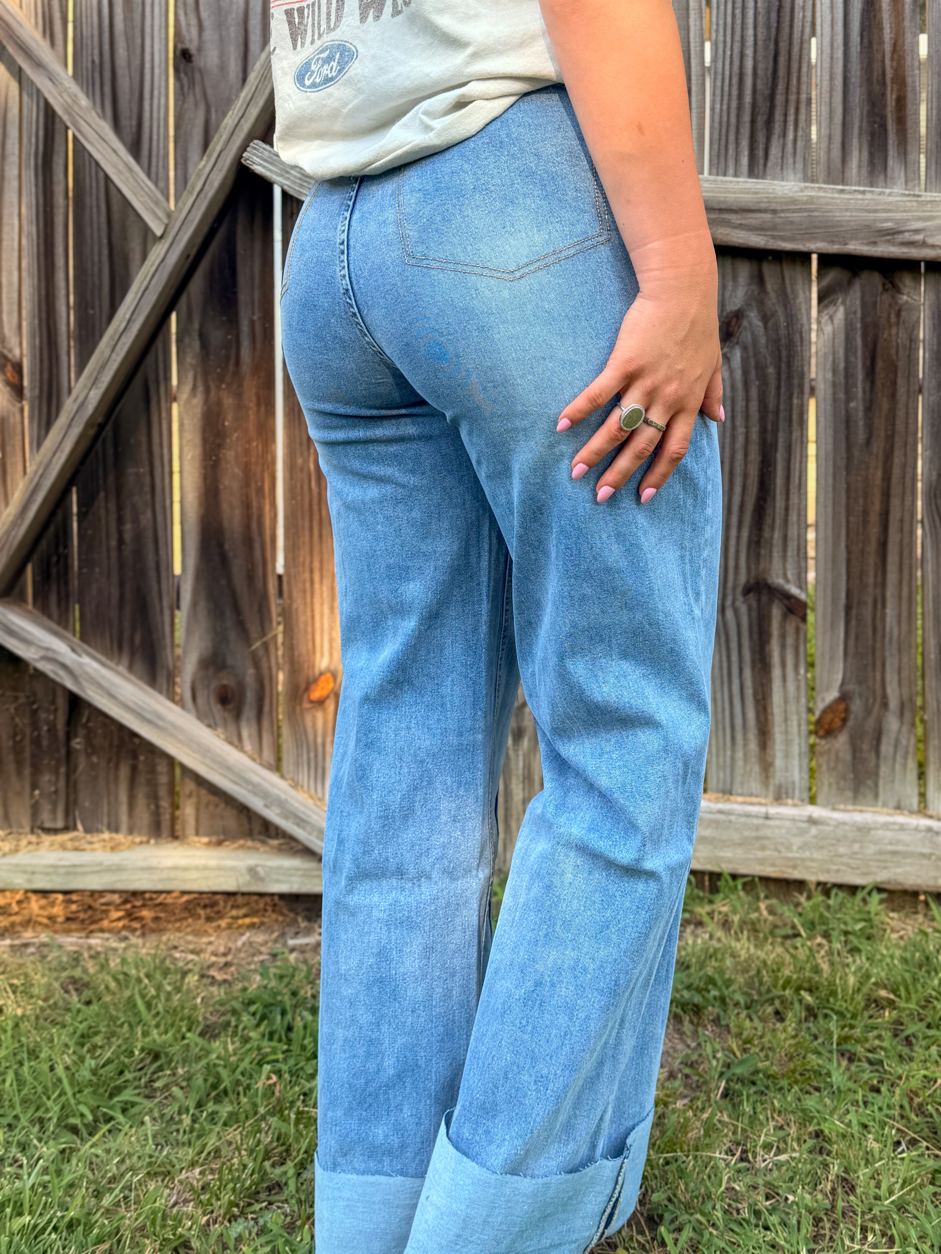 Women Retro Turn-Up Hem Wide-Leg Front Seam Jeans